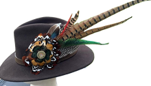 Load image into Gallery viewer, Classique Fedora Hat & Feather Pin