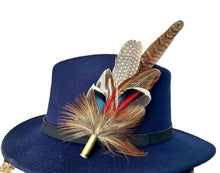 Load image into Gallery viewer, Classique Fedora Hat & Feather Pin
