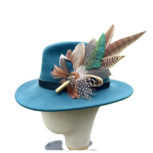 Load image into Gallery viewer, Classique Feather Hat Pin