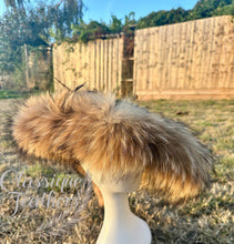 Load image into Gallery viewer, Plume d’Or et Fourrure