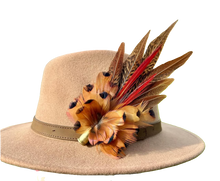 Load image into Gallery viewer, Classique Fedora Hat & Feather Pin