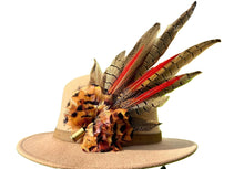 Load image into Gallery viewer, Classique Fedora Hat & Feather Pin