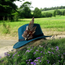 Load image into Gallery viewer, Classique Feather Hat Pin