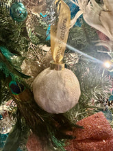 Load image into Gallery viewer, Feather Baubles
