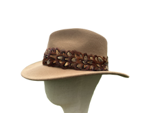 Load image into Gallery viewer, Classique Fedora Hat & Feather Pin