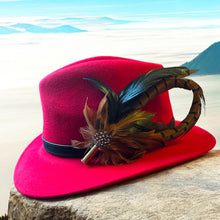 Load image into Gallery viewer, Classique Feather Hat Pin