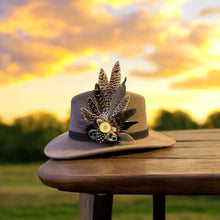 Load image into Gallery viewer, Classique Feather Hat Pin