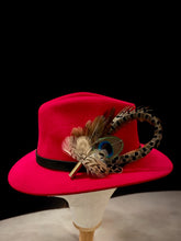 Load image into Gallery viewer, Classique Feather Hat Pin