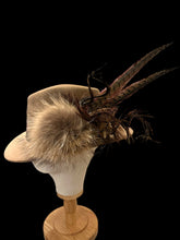 Load image into Gallery viewer, Exquisite Feather Hat Pin