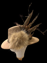 Load image into Gallery viewer, Exquisite Feather Hat Pin