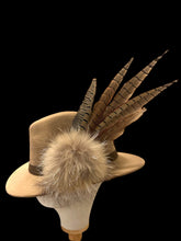 Load image into Gallery viewer, Exquisite Feather Hat Pin