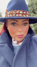 Load image into Gallery viewer, Classique Fedora Hat & Feather Pin