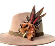 Load image into Gallery viewer, Classique Fedora Hat &amp; Feather Pin
