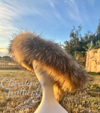 Load image into Gallery viewer, Plume d’Or et Fourrure
