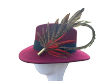 Load image into Gallery viewer, Classique Fedora Hat &amp; Feather Pin
