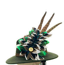 Load image into Gallery viewer, Classique Fedora Hat &amp; Feather Pin
