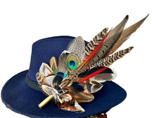 Load image into Gallery viewer, Classique Fedora Hat &amp; Feather Pin
