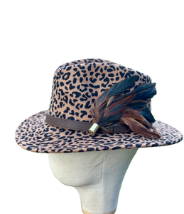 Classique Fedora Hat & Feather Pin