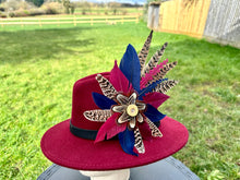 Load image into Gallery viewer, Feather Hat Pin
