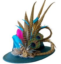 Load image into Gallery viewer, Classique Fedora Hat &amp; Feather Pin
