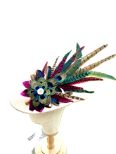 Load image into Gallery viewer, Classique Fedora Hat &amp; Feather Pin
