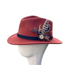 Load image into Gallery viewer, Classique Fedora Hat &amp; Feather Pin
