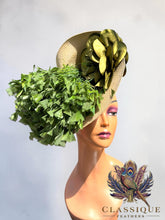 Load image into Gallery viewer, Green &amp; Gold
