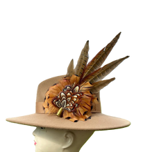 Load image into Gallery viewer, Classique Fedora Hat &amp; Feather Pin
