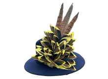 Load image into Gallery viewer, Classique Fedora Hat &amp; Feather Pin
