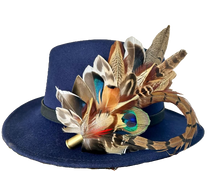 Load image into Gallery viewer, Classique Fedora Hat &amp; Feather Pin
