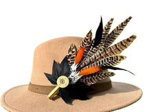 Load image into Gallery viewer, Classique Fedora Hat &amp; Feather Pin
