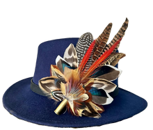 Load image into Gallery viewer, Classique Fedora Hat &amp; Feather Pin
