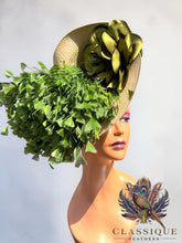 Load image into Gallery viewer, Green &amp; Gold
