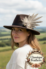 Load image into Gallery viewer, Classique Fedora Hat &amp; Feather Pin
