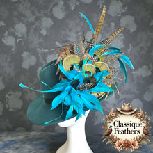 Load image into Gallery viewer, Fedora with an Exquisite Feather Pin

