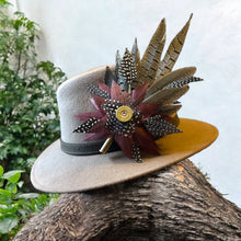 Load image into Gallery viewer, Classique Feather Hat Pin
